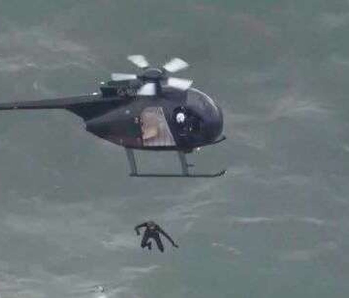 Έπεσε από ελικόπτερο χωρίς αλεξίπτωτο για να γράψει ιστορία (video)