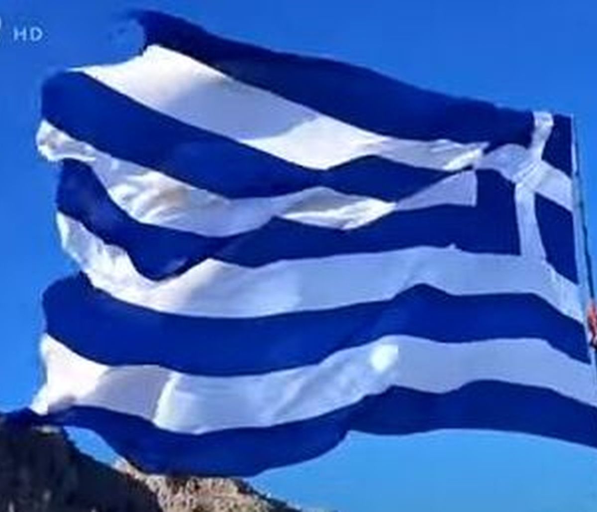 28η Οκτωβρίου: Η μεγαλύτερη ελληνική σημαία κυματίζει στο Καστελόριζο - Εντυπωσιακές εικόνες