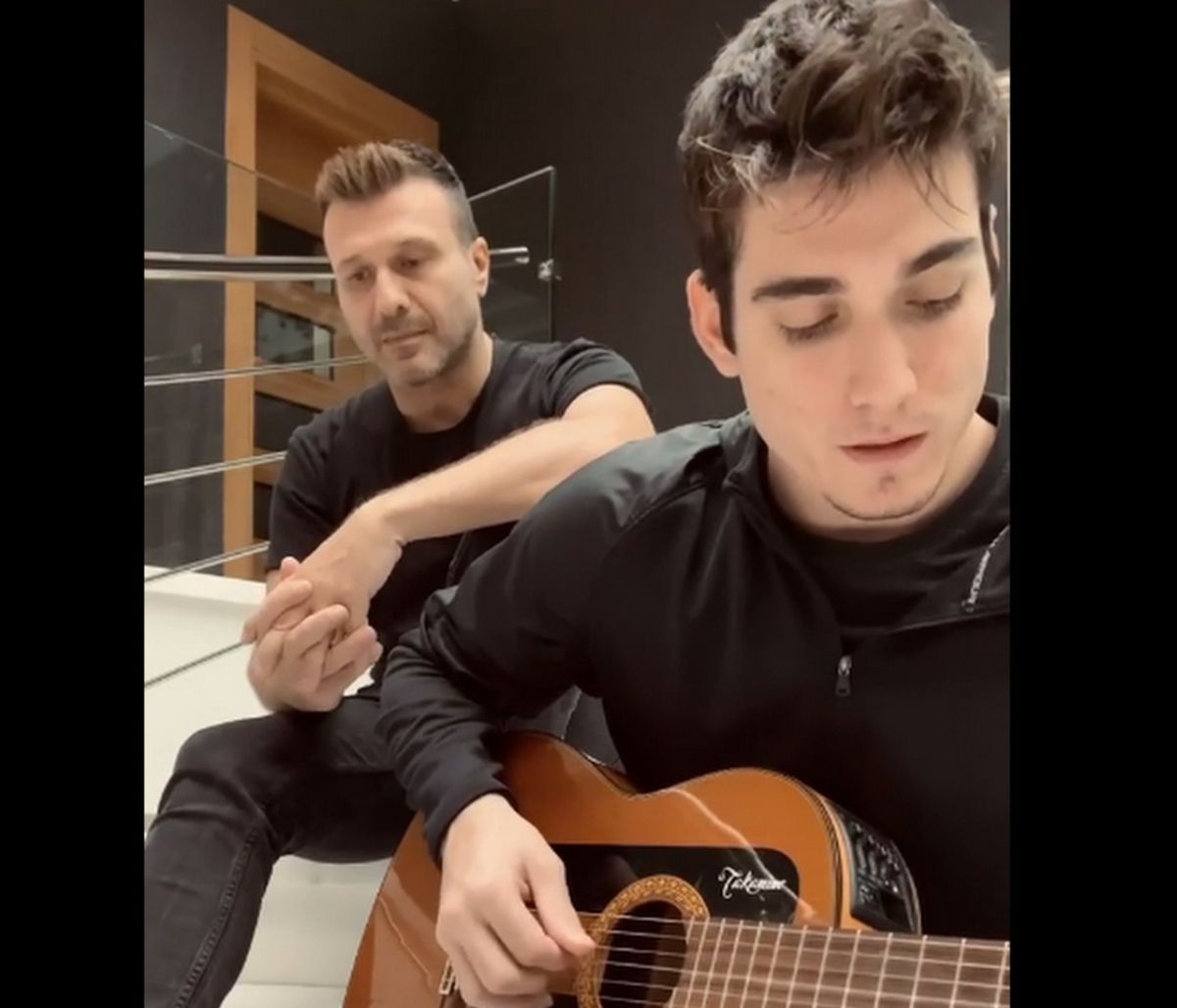 Απολαυστικό: Ο Πλούταρχος τραγουδάει με τον γιο του και προκαλεί χαμό στο instagram!