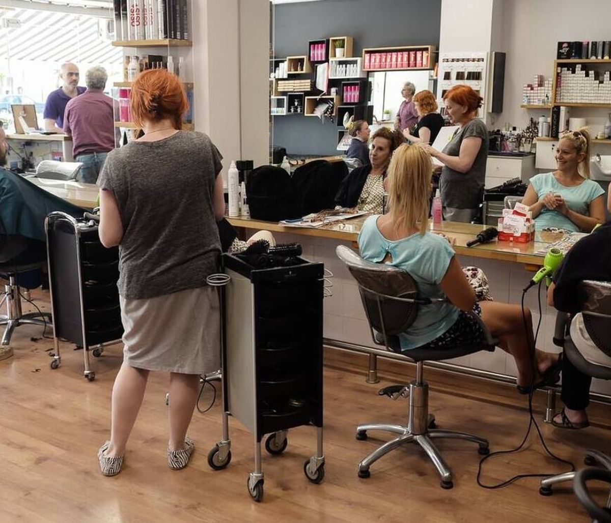 Lockdown: Τι θα γίνει με τα κομμωτήρια - Πότε κλείνουν;