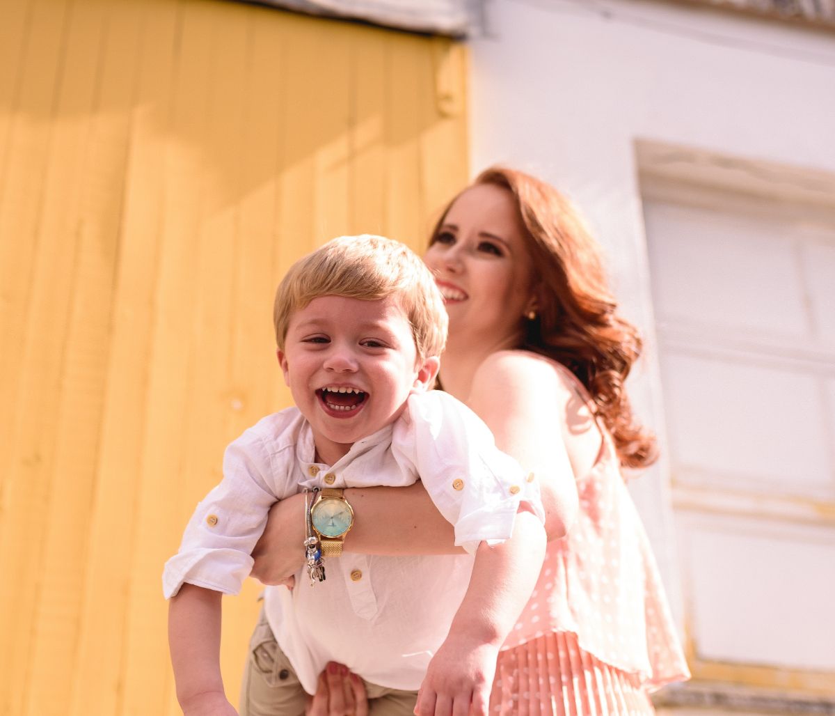 7 τρόποι για να γίνετε πιο χαρούμενη μαμά