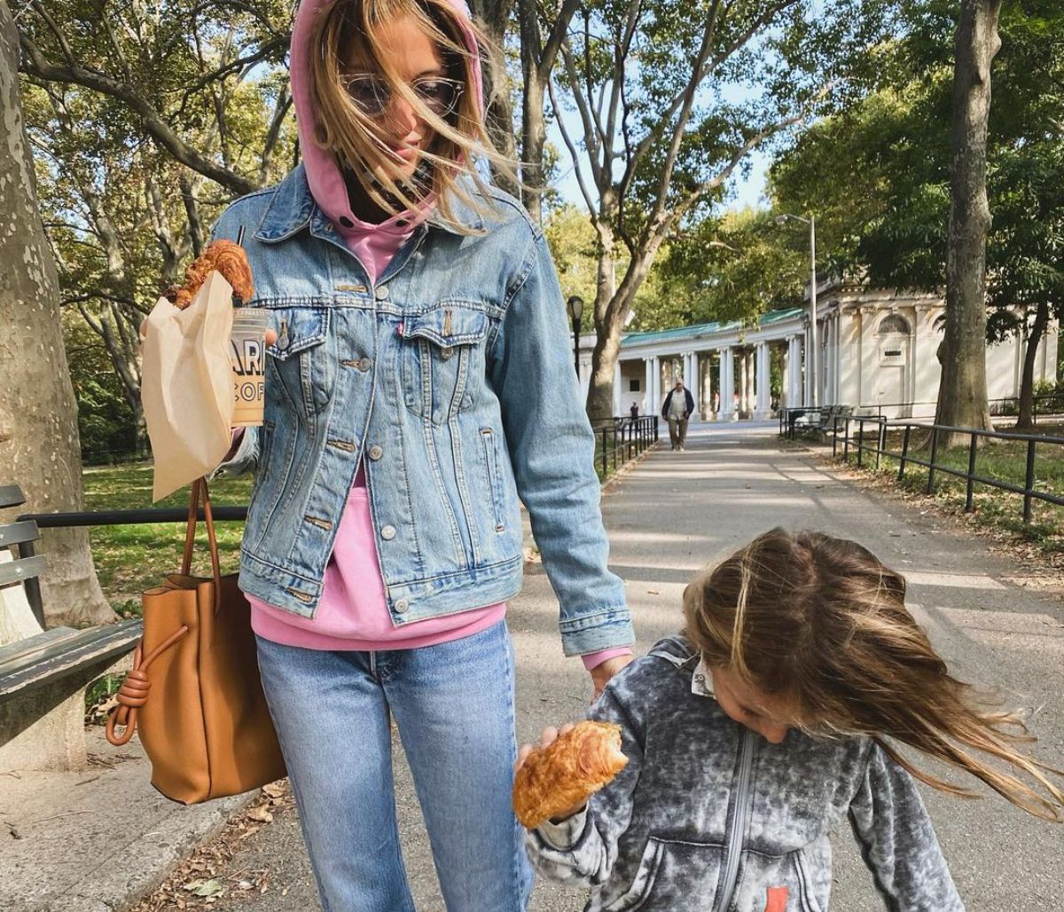 Σοφία Καρβέλα: Η σπάνια φωτογραφία που δημοσίευσε με τον πατέρα της (pics)