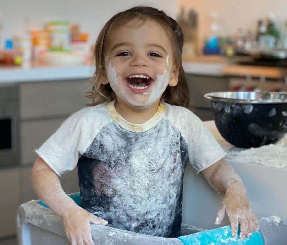 Είναι γλύκας και είναι γιος διάσημης ηθοποιού