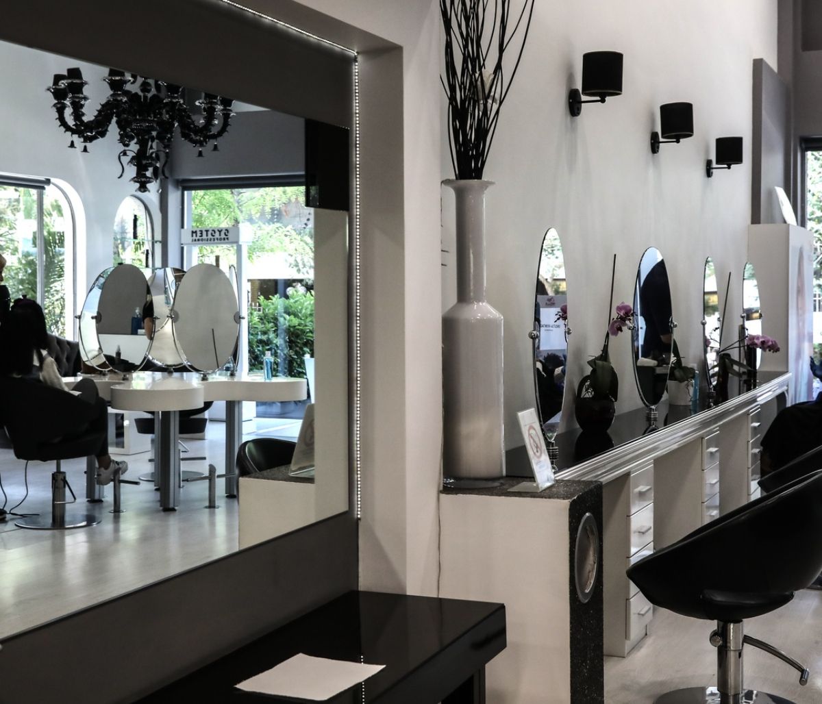 Κομμωτήρια: Πότε θα ανοίξουν – Τι εξετάζουν στην κυβέρνηση