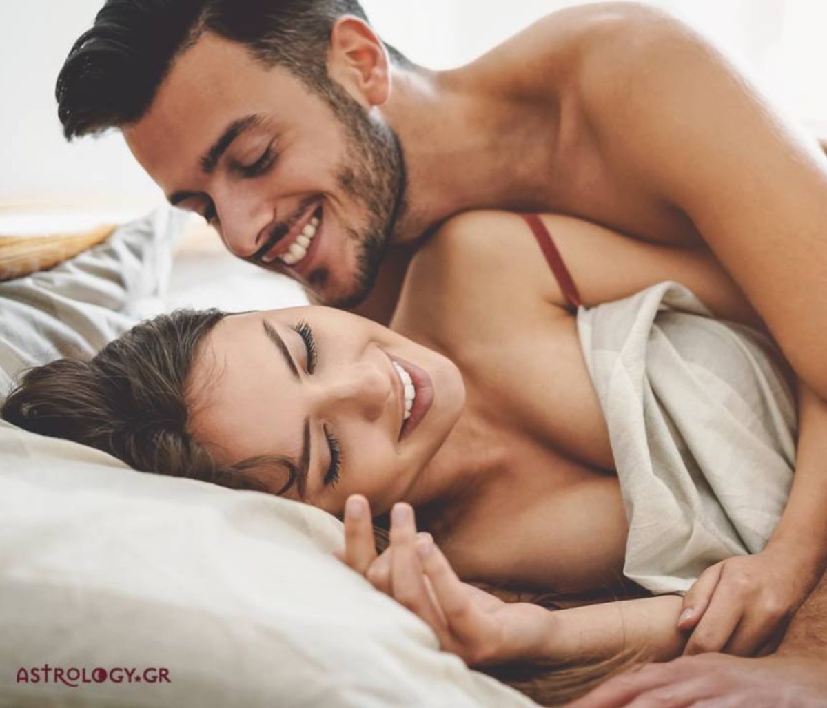 Δίδυμος, Ζυγός, Υδροχόος: Από εκεί θα καταλάβεις ότι είναι καλός στο κρεβάτι