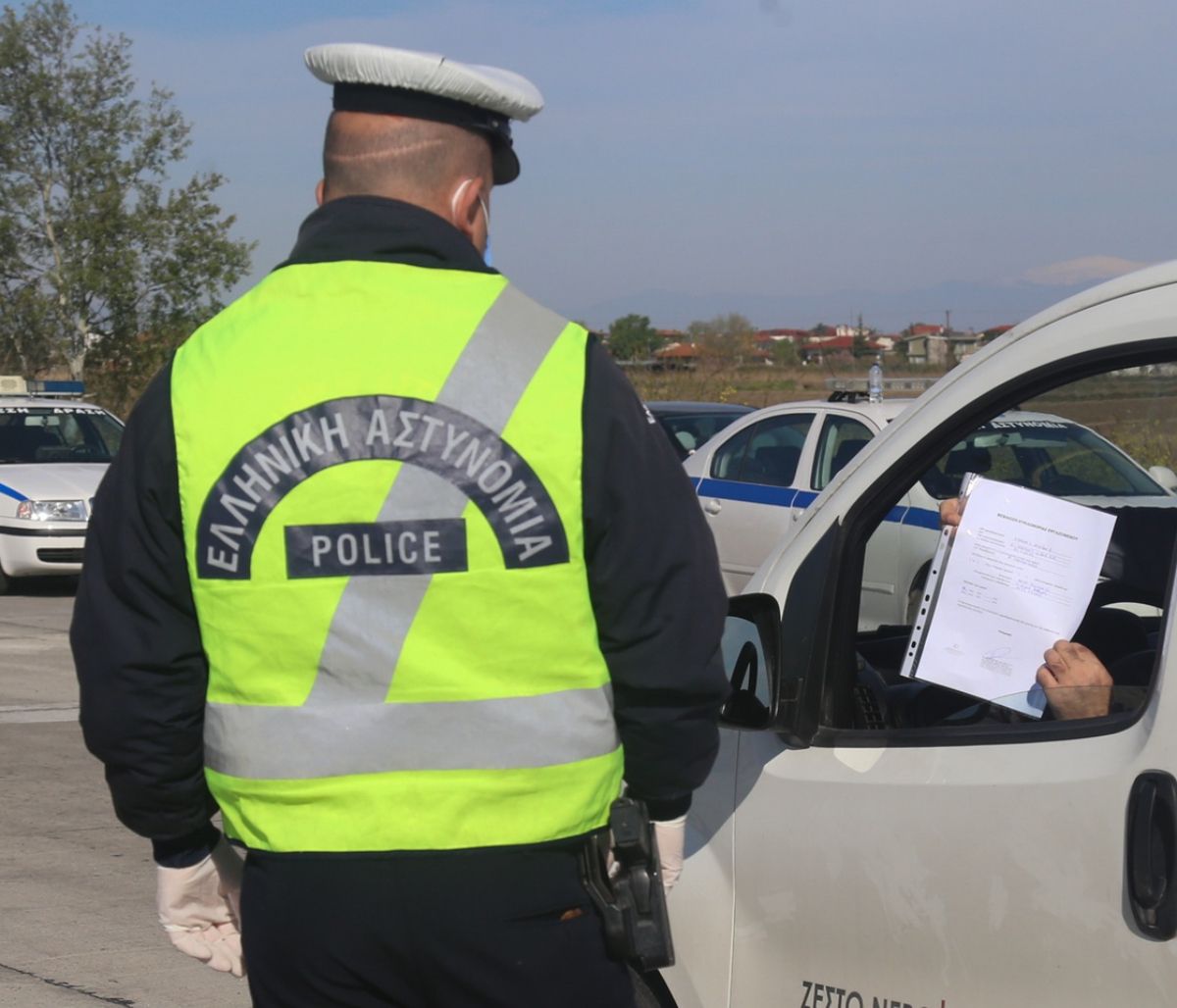 Lockdown: Ποιοι μπορούν να μετακινηθούν σε άλλο νομό - Τι ισχύει για τις καφετέριες και τα sms