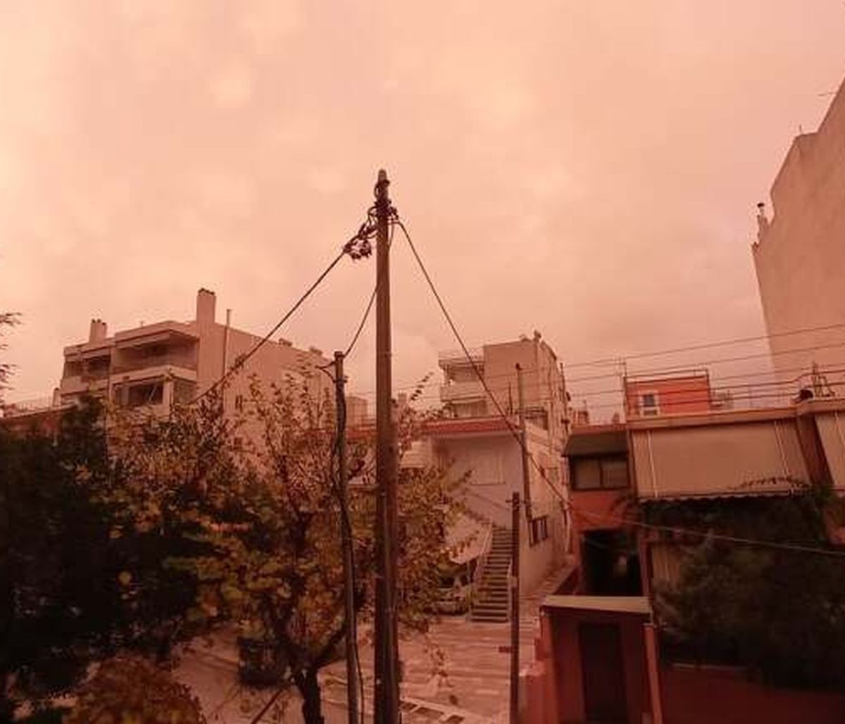 ΤΩΡΑ: Απόκοσμες εικόνες στην Αθήνα – Το σπάνιο φαινόμενο που «έβαψε» κόκκινο τον ουρανό