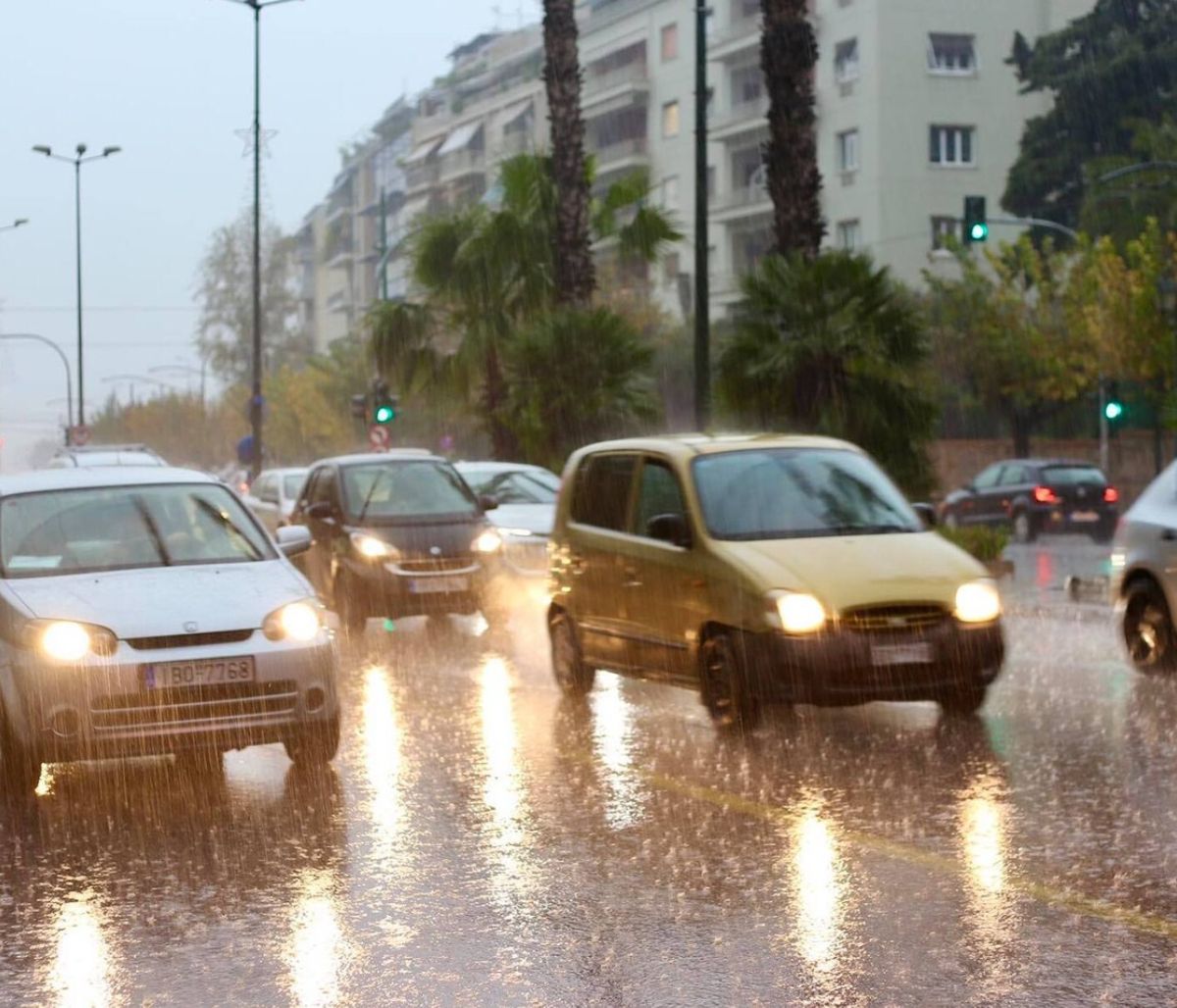 Καιρός live: Δείτε πού χτυπούν τώρα οι καταιγίδες (pics)