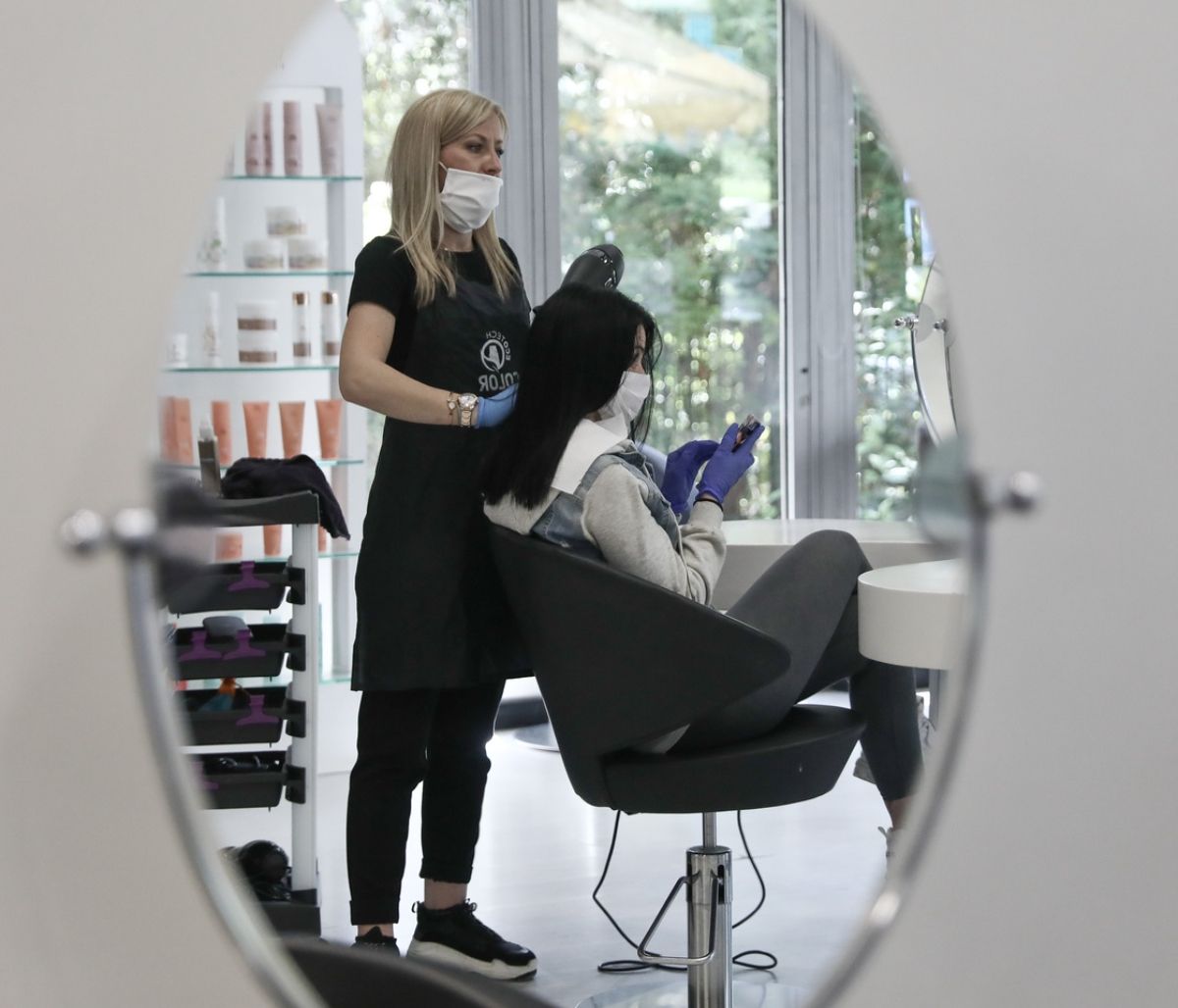 Κομμωτήρια, βιβλιοπωλεία: Άνοιξαν ως... «πιλότος»! Τι ισχύει για Click Away και λιανεμπόριο