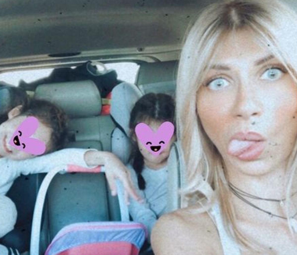 Σάντυ Κουτσοσταμάτη: Η σπάνια φωτογραφία με τον άνδρα και τις κόρες της