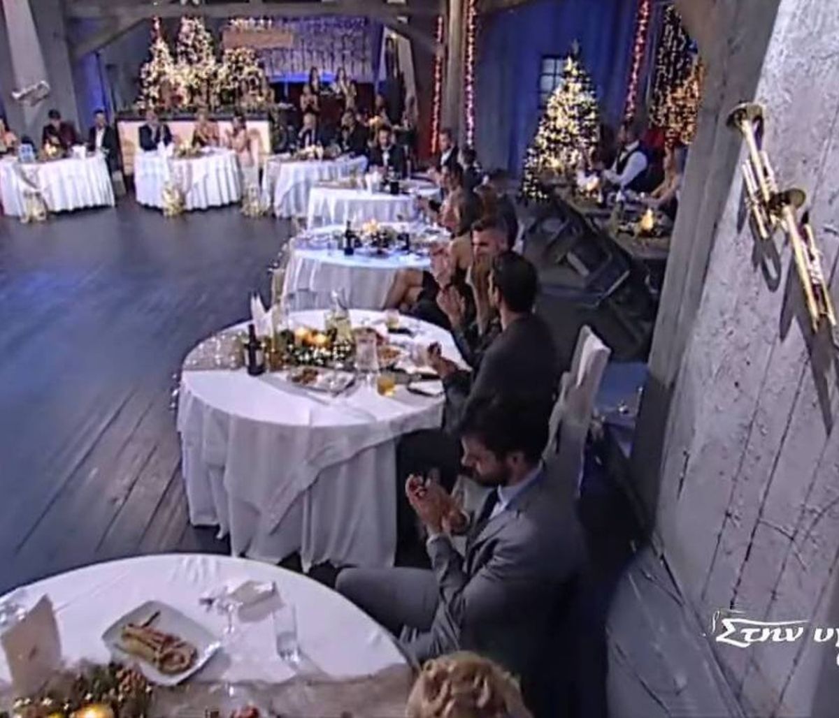 «Στην Υγειά μας ρε παιδιά»: «Μάγεψε» τους πάντες η Ιωάννα Μαλέσκου (pics)