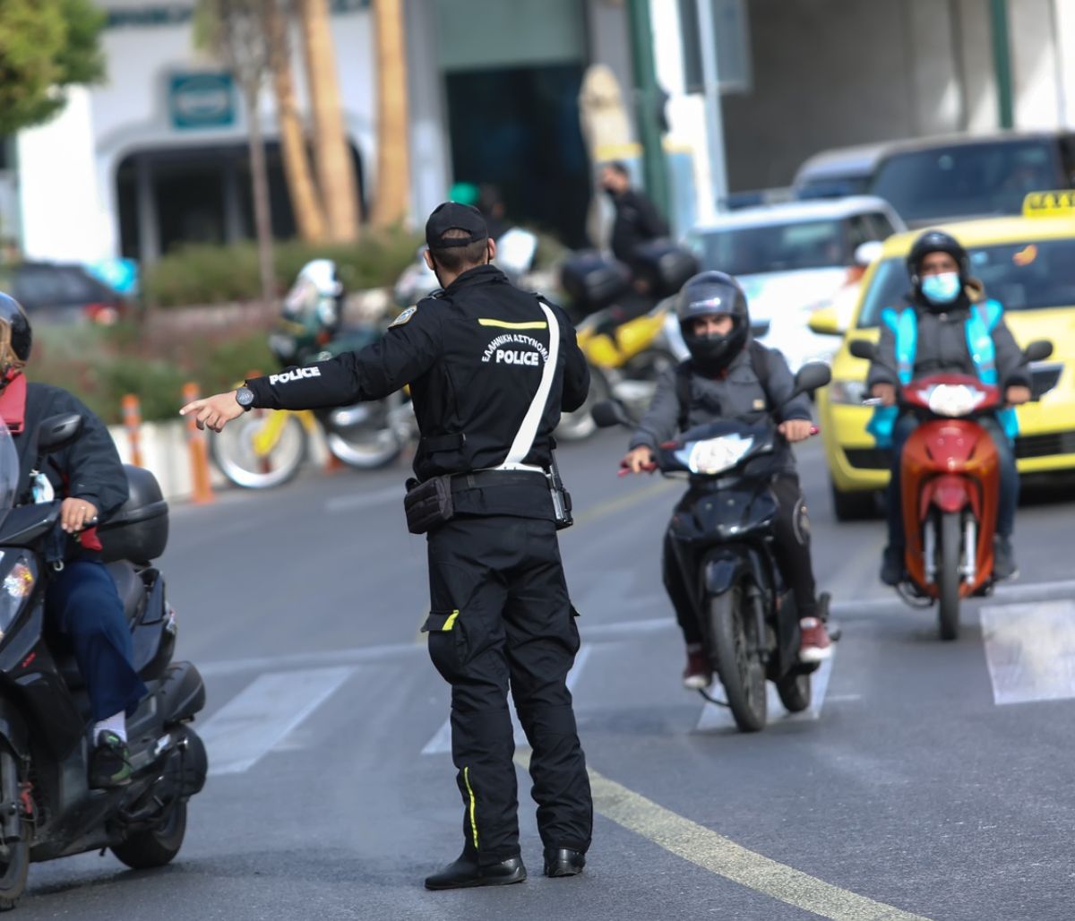 Lockdown - «Όλοι στο σπίτι»: Ποια μέτρα ισχύουν από σήμερα – Οι 5 «κόκκινες» περιοχές της Αττικής