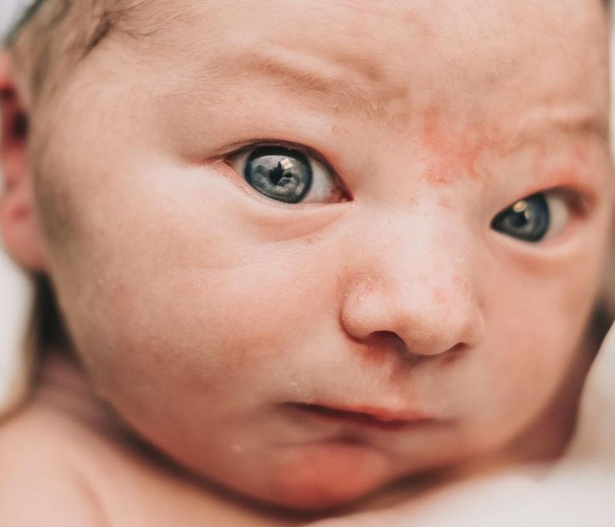 Απίθανα πορτρέτα μωρών δευτερόλεπτα μετά τη γέννησή τους (pics)