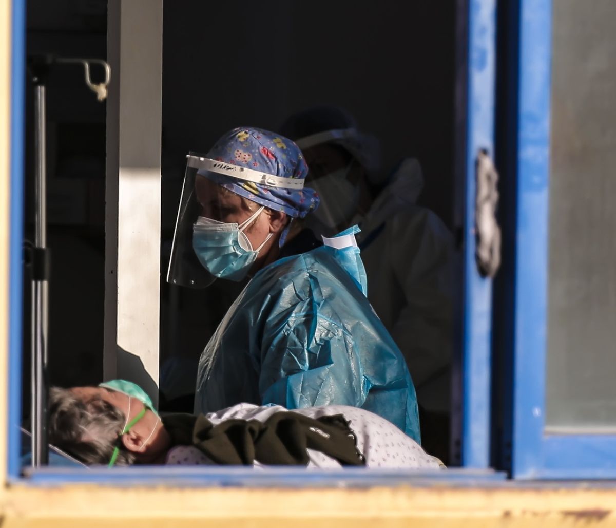 Κρούσματα σήμερα: 800 νέα ανακοίνωσε ο ΕΟΔΥ - 32 νεκροί σε 24 ώρες, στους 362 οι διασωληνωμένοι