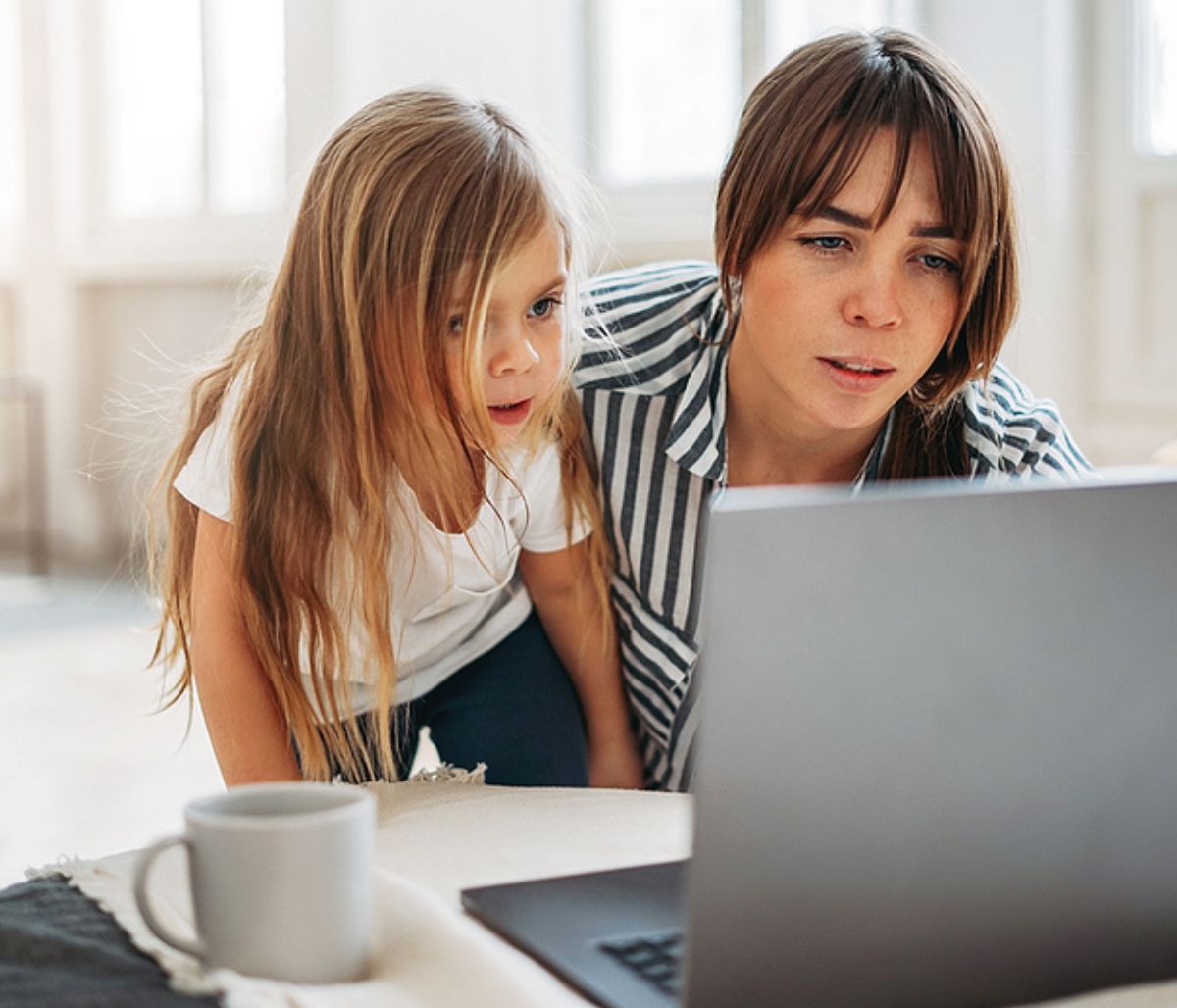 Η μαμά αξίζει χρυσό μετάλλιο για τις multitasking ικανότητές της μέσα στην πανδημία