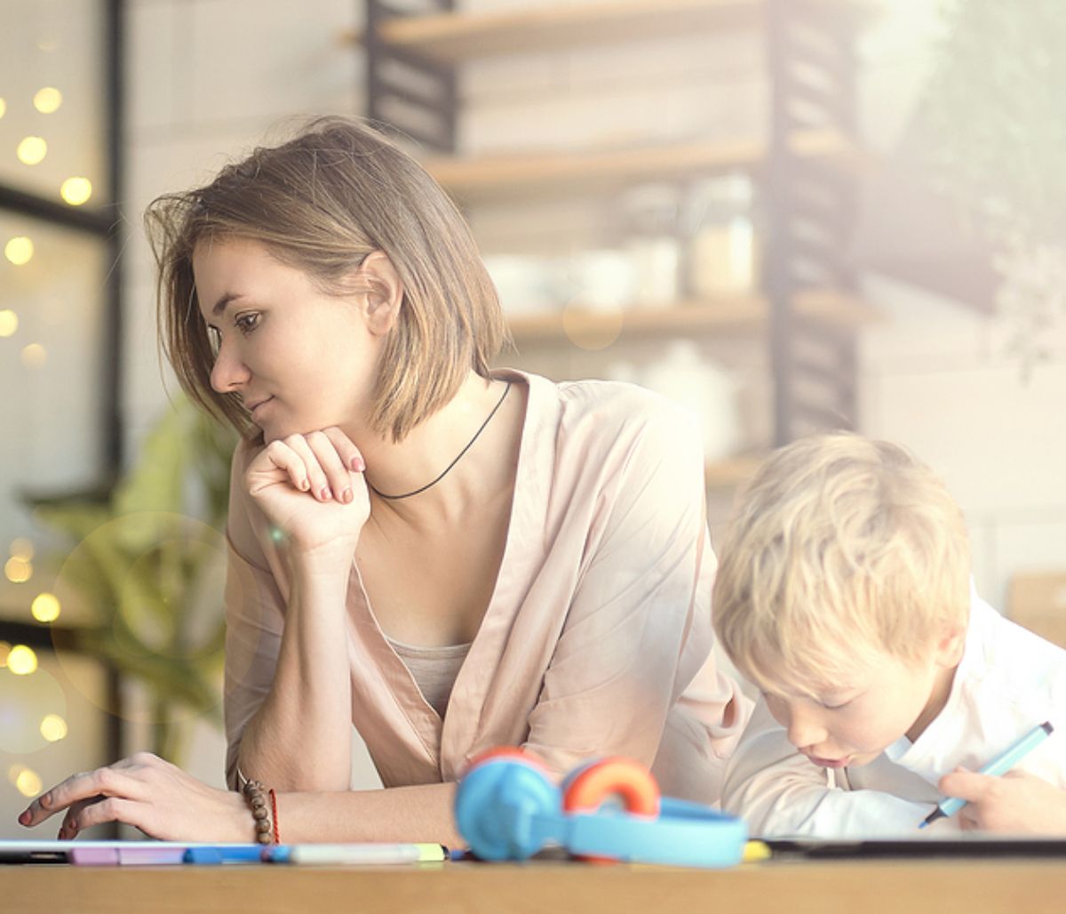 Τηλεργασία & μητρότητα: Πράγματα που θα βοηθήσουν να τα βγάλουμε πέρα