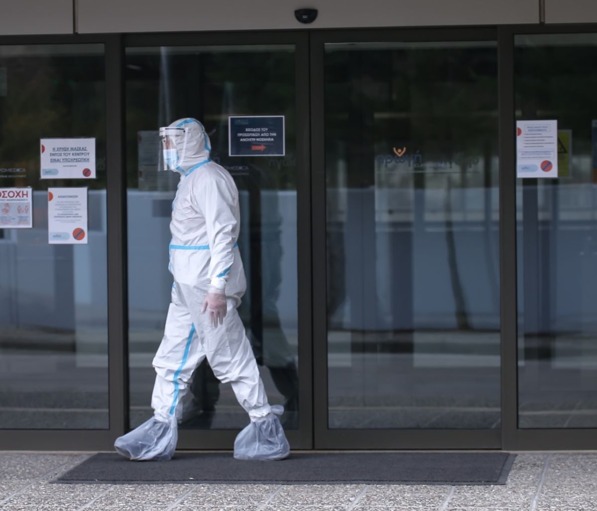 Κρούσματα σήμερα: 884 νέες μολύνσεις - 326 διασωληνωμένοι και 25 νέοι θάνατοι σε 24 ώρες