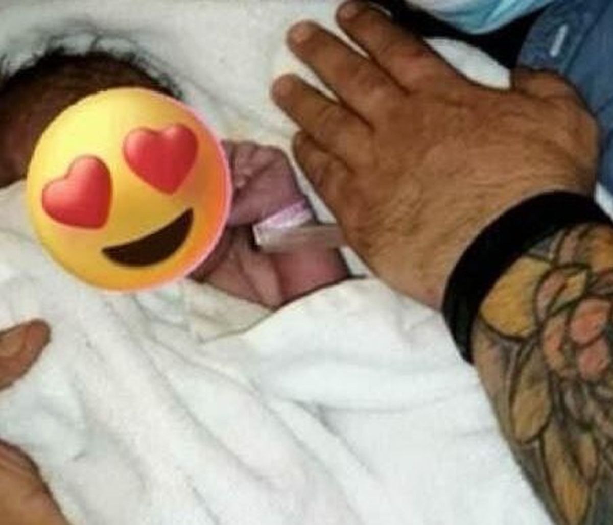 Μόλις γέννησε γνωστή Ελληνίδα τραγουδίστρια (video+photos)