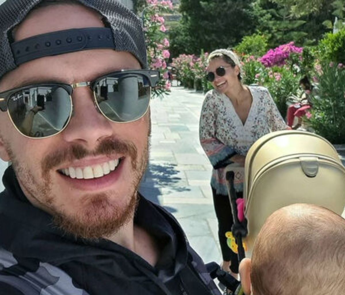 Λευτέρης Πετρούνιας: Παιχνίδια με την κόρη του - Δε φαντάζεστε τι φόρεσε