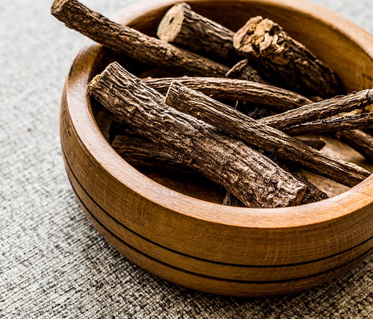 Γλυκόριζα: 6 σημαντικά οφέλη για το πεπτικό, το ανοσοποιητικό, τα δόντια (εικόνες)