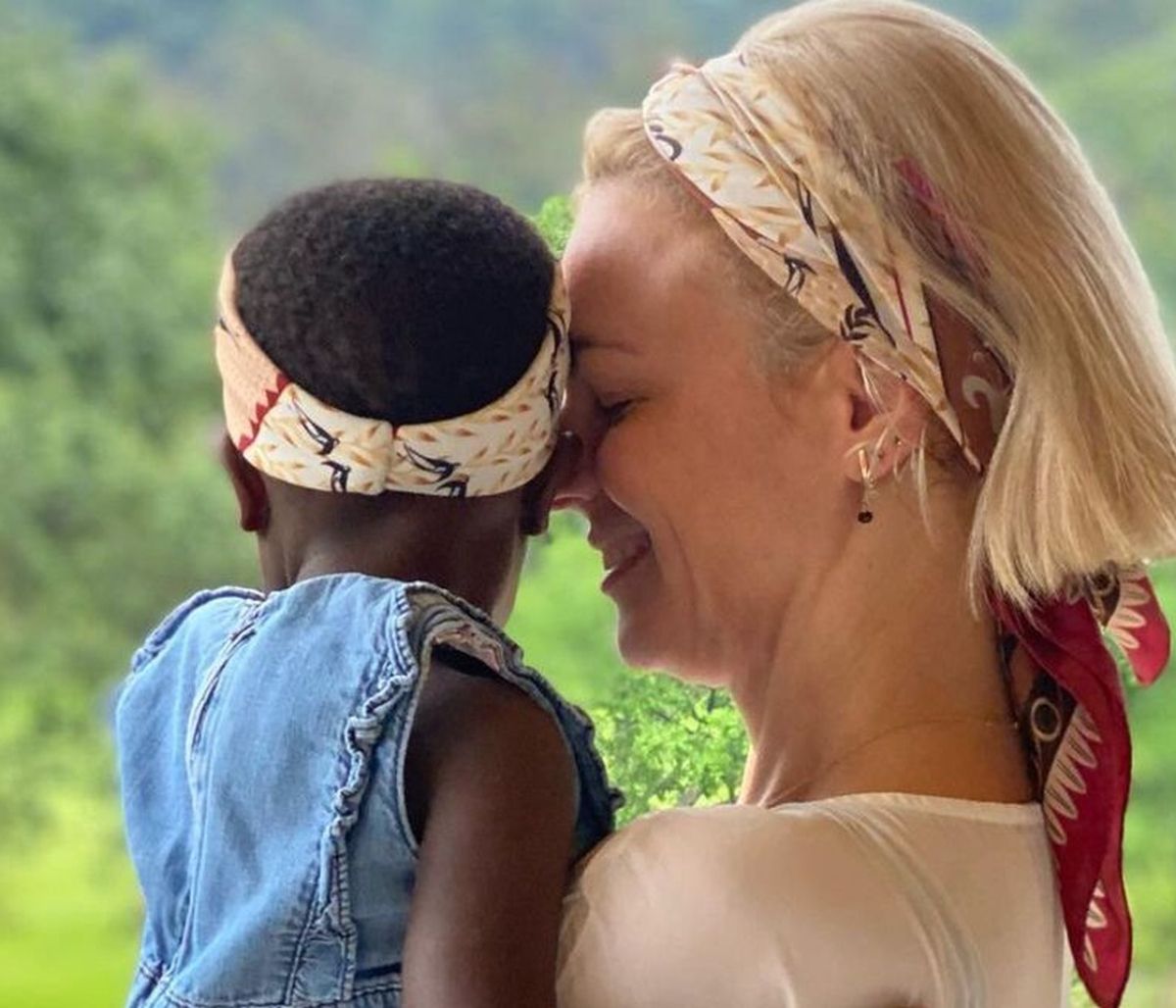 Χριστίνα Κοντοβά: Επέστρεψε στην Ελλάδα και ψωνίζει την προίκα της υιοθετημένης κόρης της