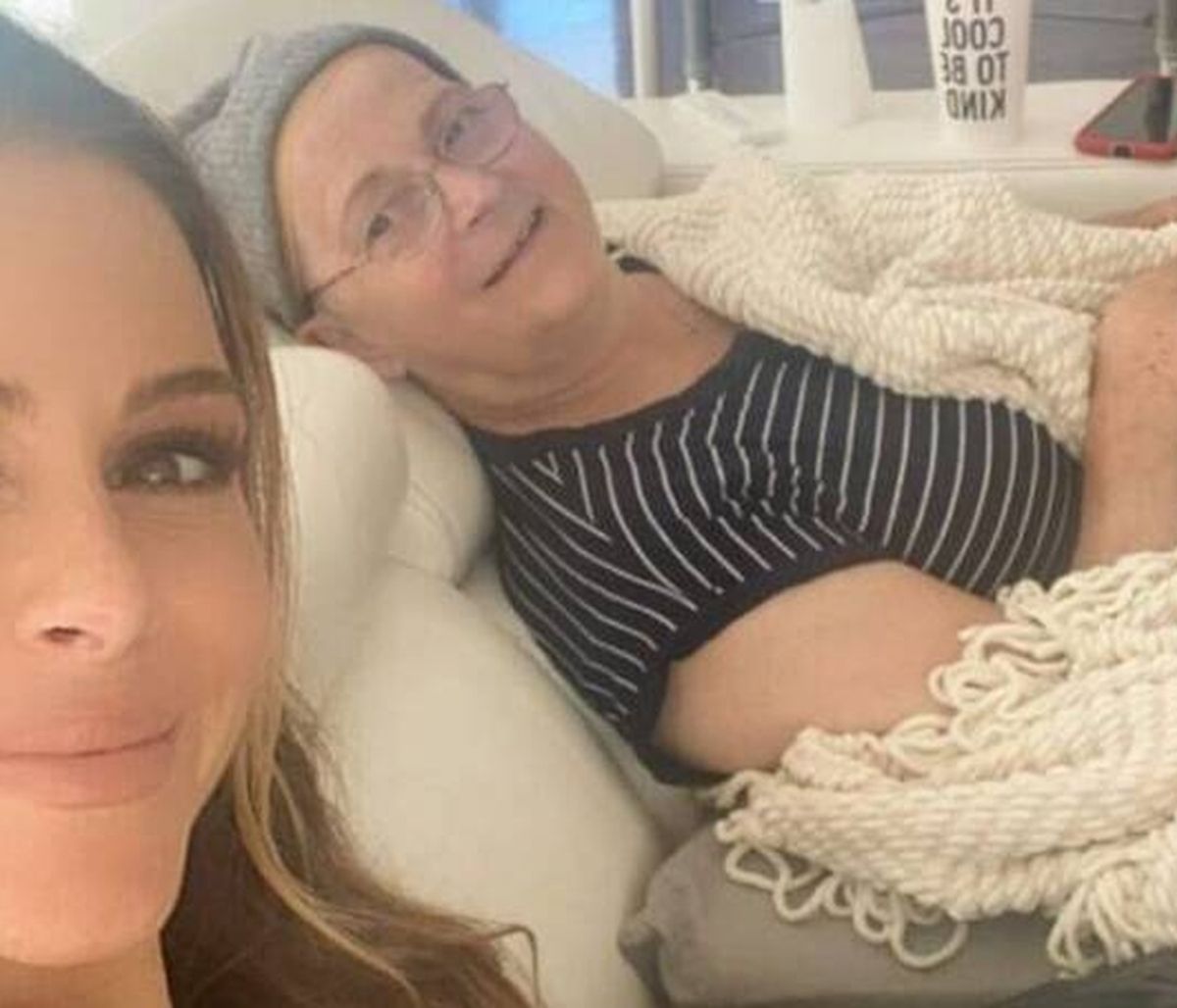 Μαρία Μενούνος: Τα μηνύματα συμπαράστασης από επώνυμους Έλληνες για τη μητέρα της που πέθανε