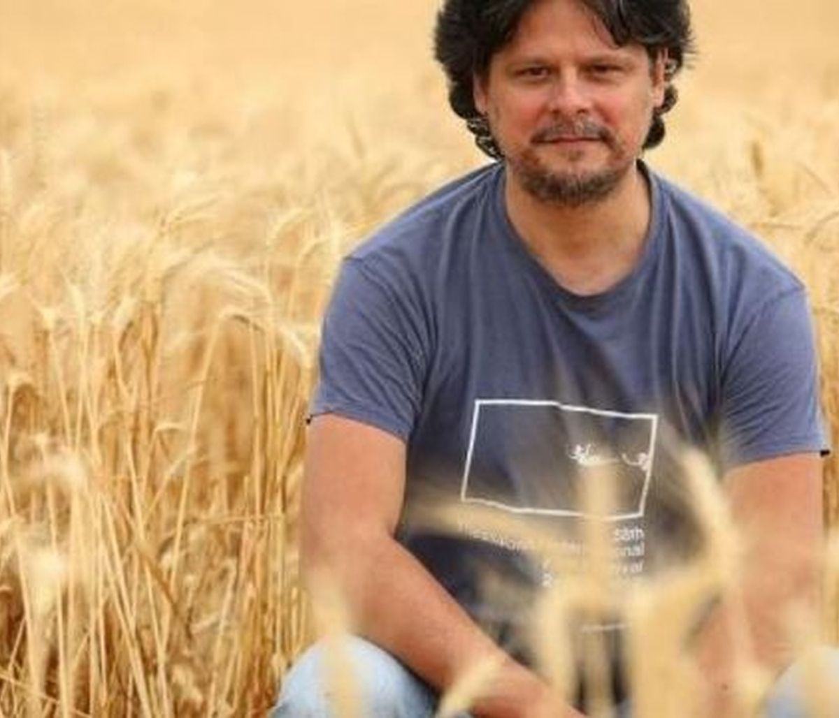 Άγριες Μέλισσες: Λευτέρης Χαρίτος: Με αυτή την ηθοποιό είναι ζευγάρι ο σκηνοθέτης της σειράς!