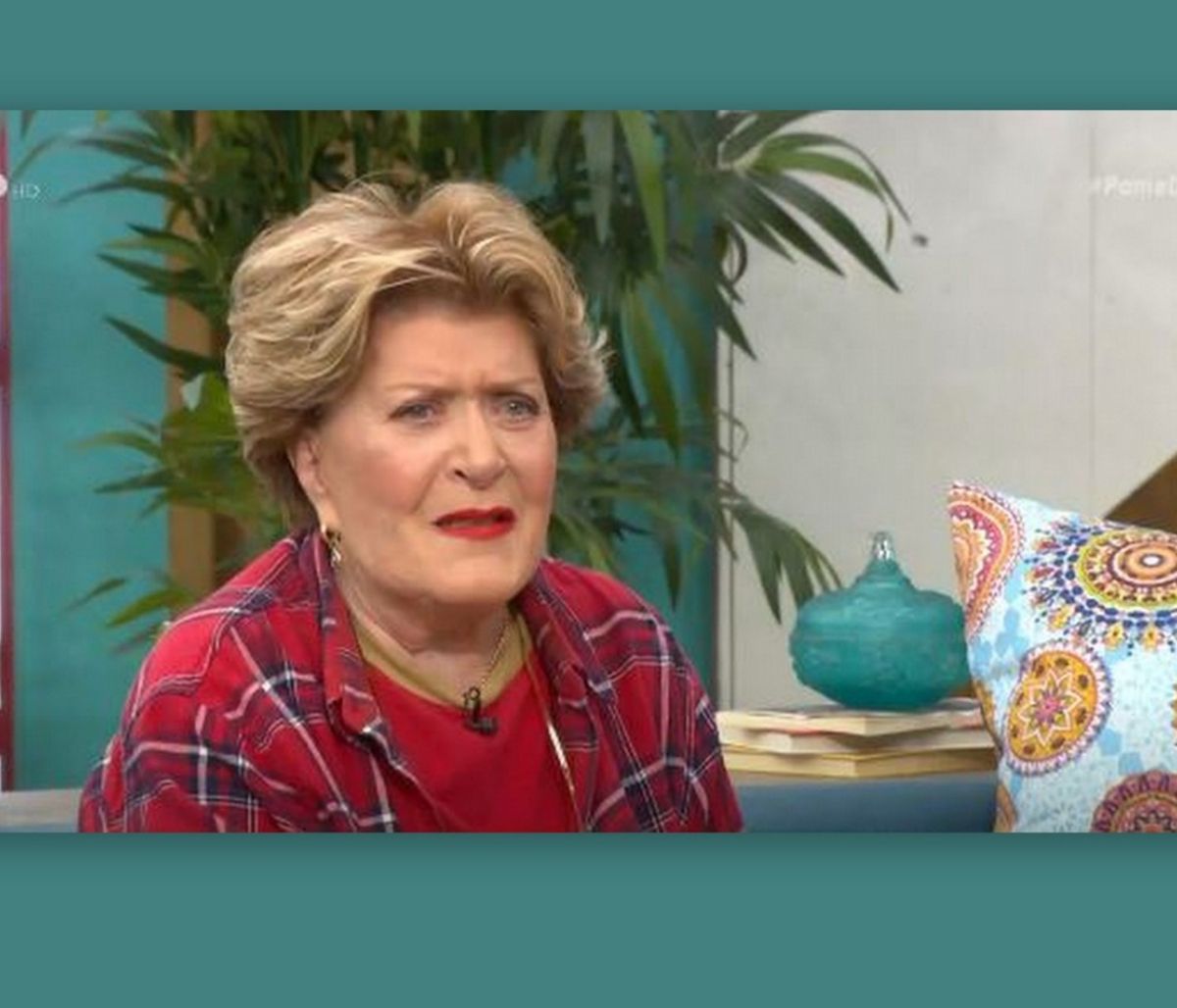 Πάμε Δανάη: Χαμός on air με την Βάσια Τριφύλλη - «Μη τον μελετάς τον μ@λ@@@, ήταν γ@@@@ος»