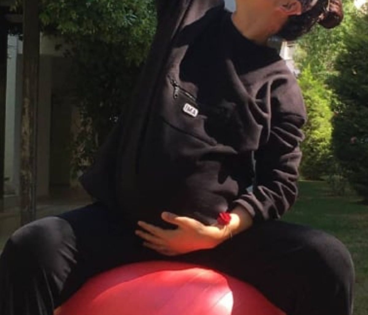 Γνωστή Ελληνίδα ηθοποιός κάνει yoga στον 9ο μήνα εγκυμοσύνης (pics)