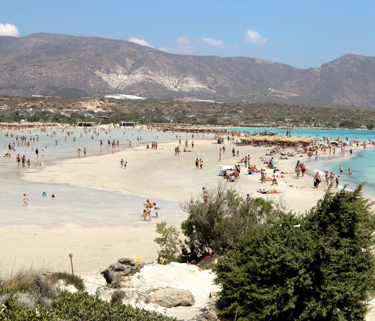 Γαλάζιες σημαίες 2021: Αυτές είναι οι 545 παραλίες που βραβεύτηκαν