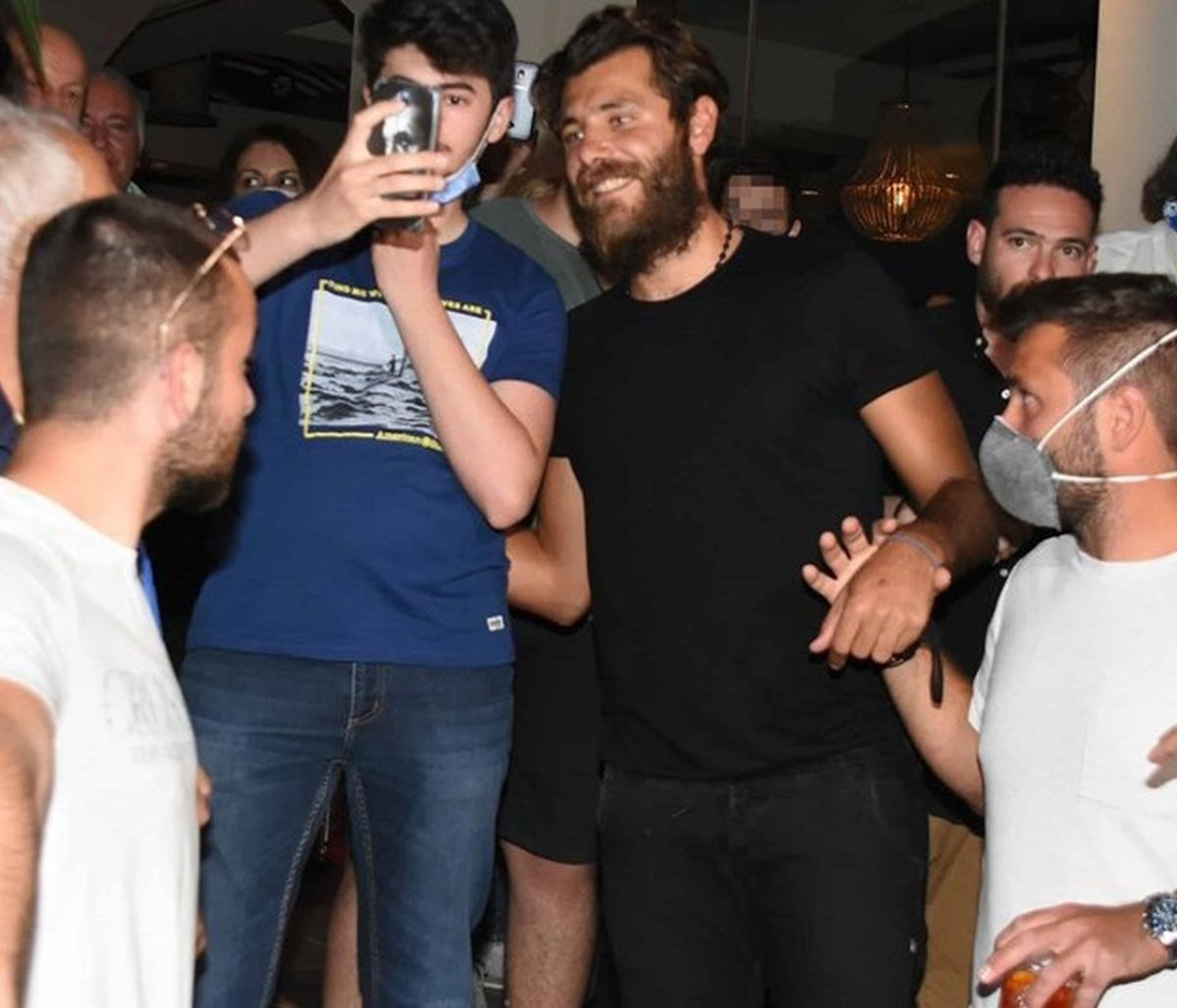 Survivor: «Χαμός» στο χωριό του Νίκου Μπάρτζη με την επιστροφή του – Δες τις πρώτες εικόνες!