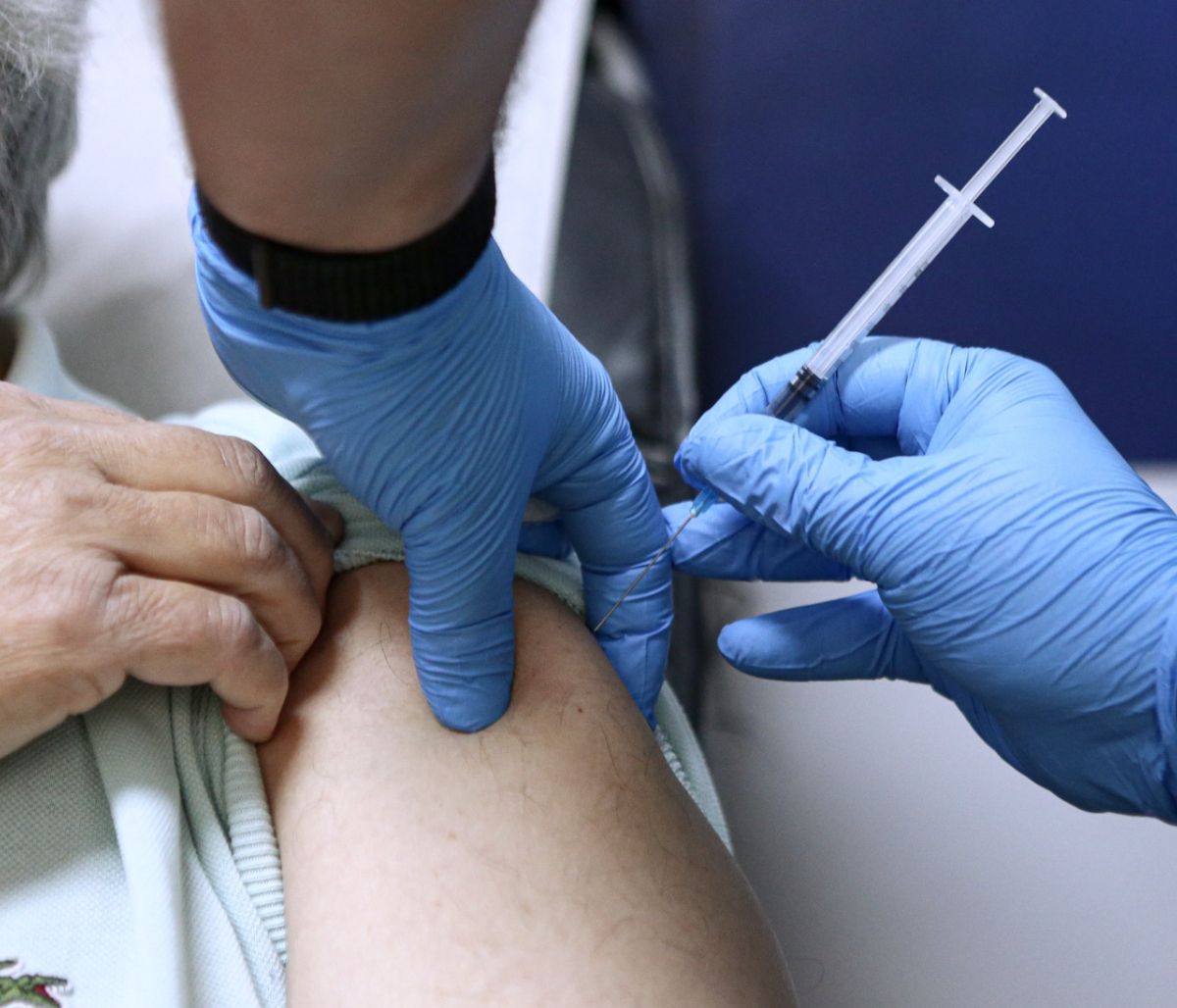 Εμβόλιο Astrazeneca: Περίπου 500.000 έχουν κάνει την πρώτη δόση – Τι αλλάζει μετά τη νέα σύσταση