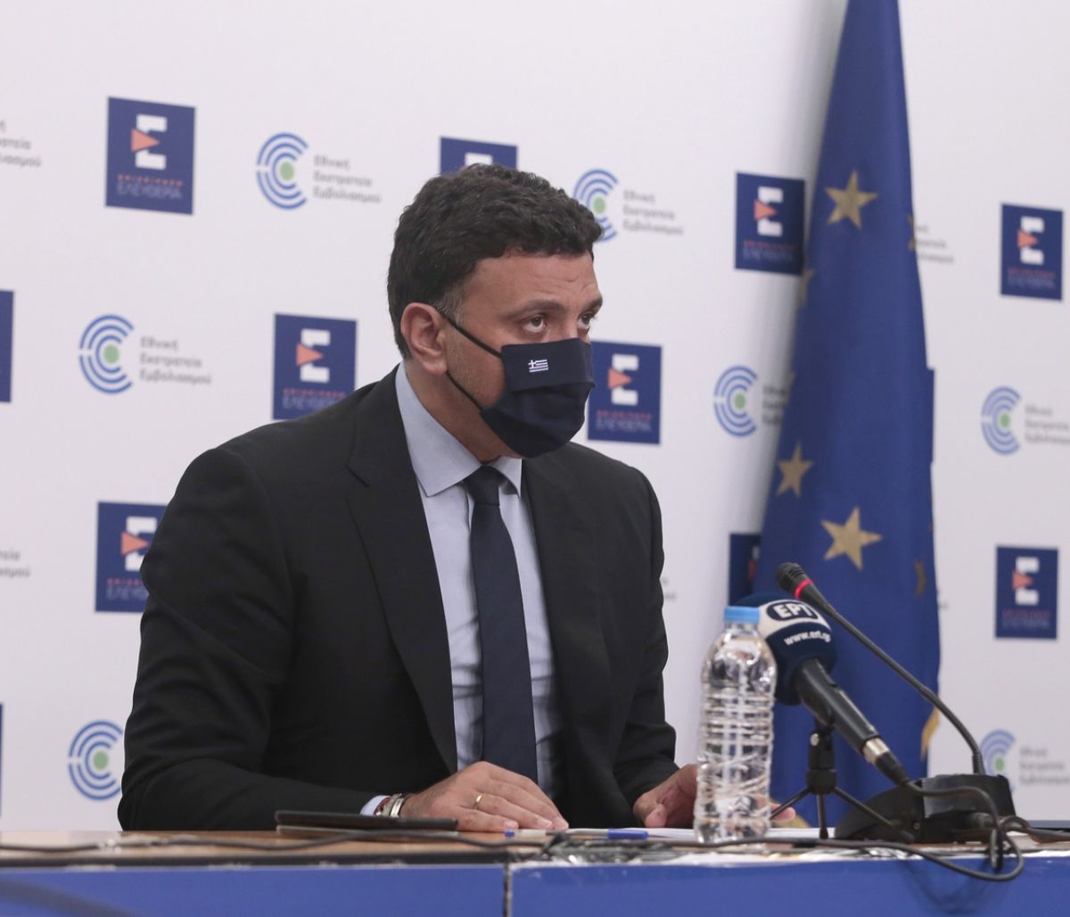 Κικίλιας για εμβόλιο Astrazeneca: Πάνω από 20 χώρες συστήνουν «κανονικά η β΄ δόση»-Το ίδιο κι εμείς