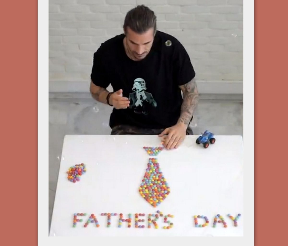 Γιορτή του πατέρα: O Άκης Πετρετζίκης γιορτάζει και ανέβασε το πιο τρυφερό βίντεο!