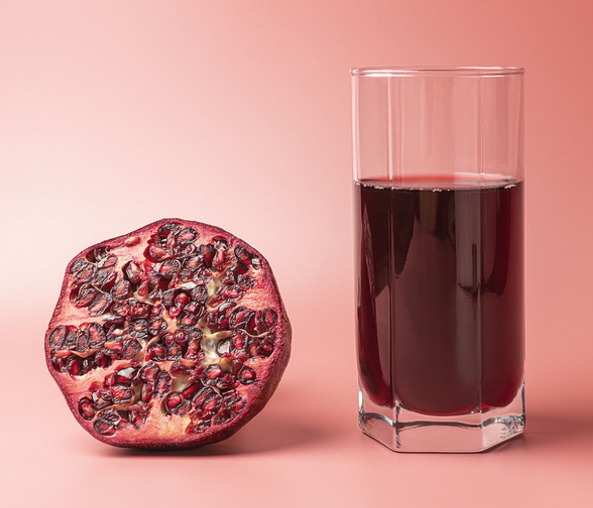 Χυμός από ρόδι: Τα οφέλη του για την υγεία (video)