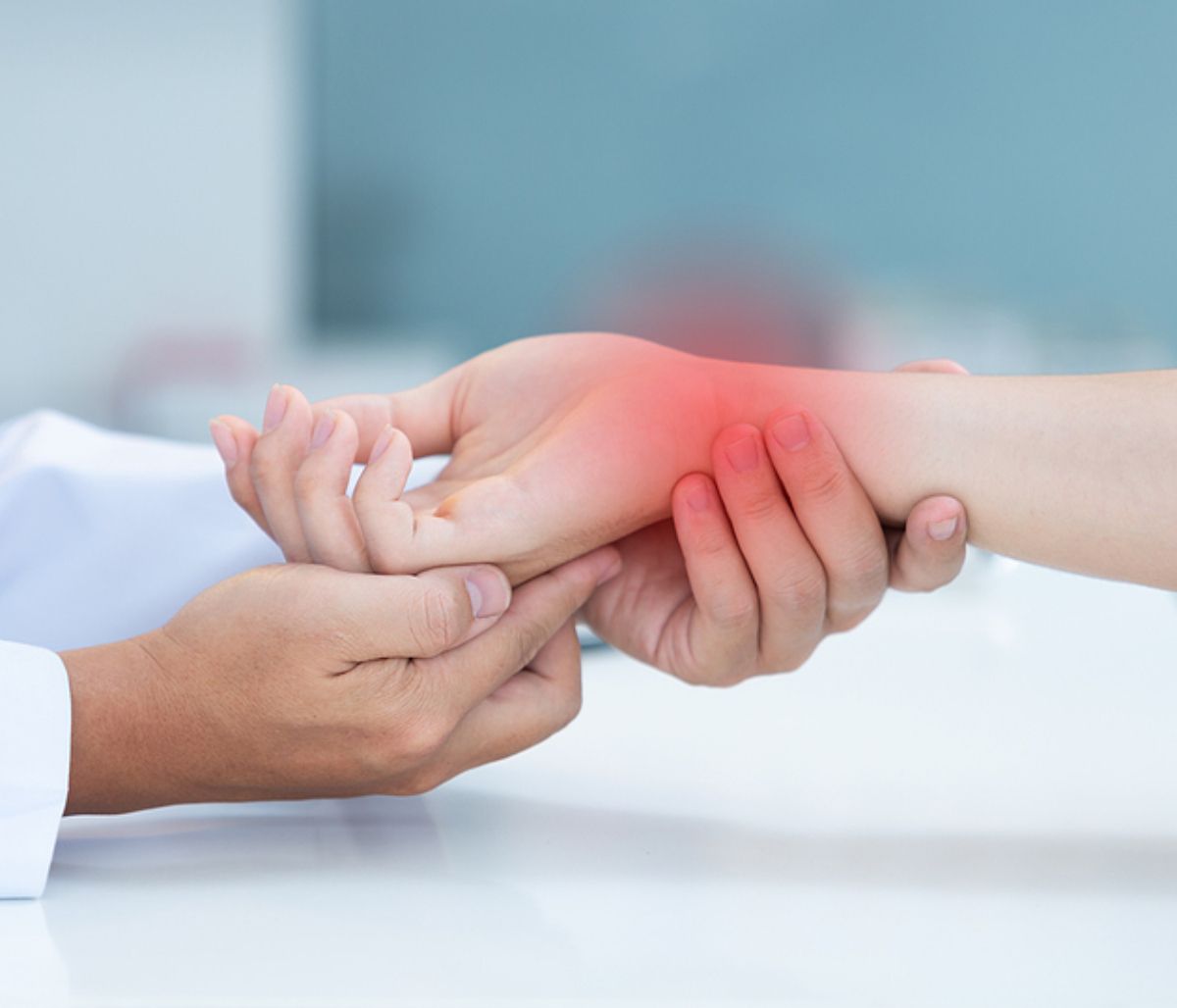 Σημάδια στα χέρια: Ποιες παθήσεις φανερώνουν (εικόνες)