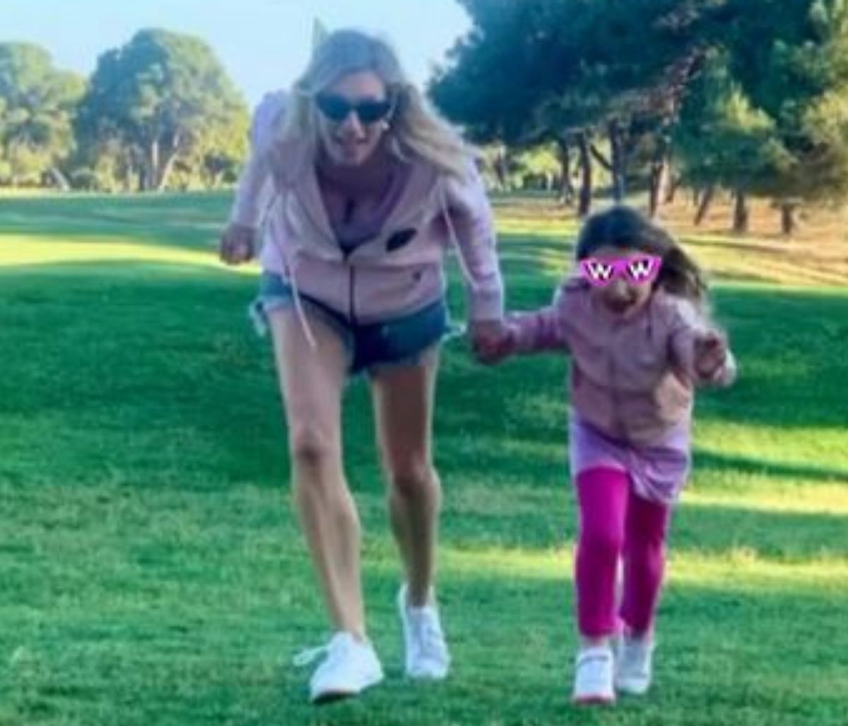 Ζέτα Δούκα: Μας έδειξε πώς μεταμφίεσε η μικρή Θάλεια τη γιαγιά της