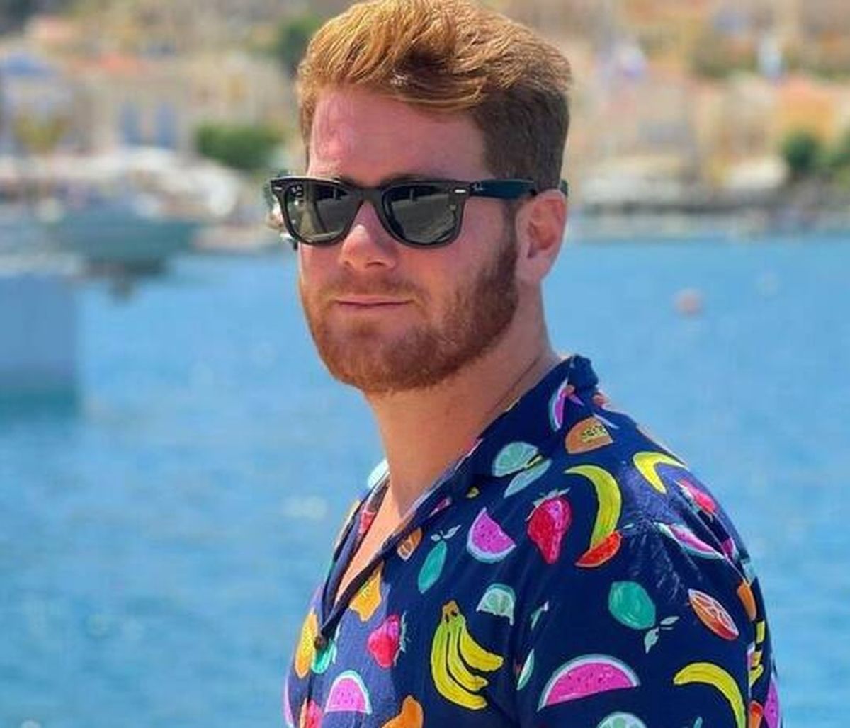 James Καφετζής: Ποζάρει αγκαλιά με την κούκλα Maxine - Η νέα φώτο από τις διακοπές τους!