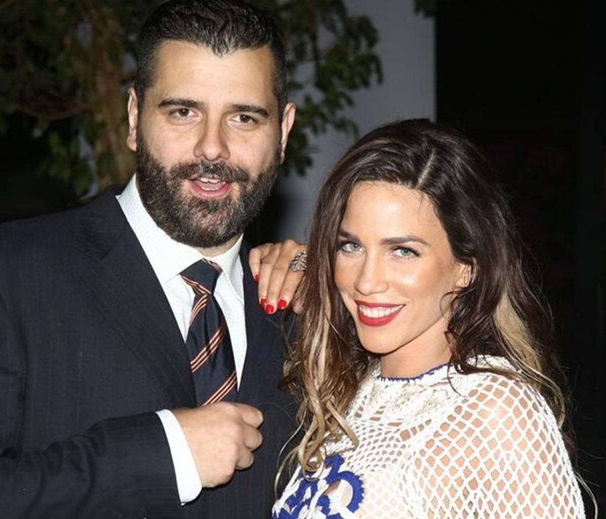 Στικούδη - Σερίφης: Ποζάρουν αγκαλιά πριν τη γέννηση του πρώτου τους παιδιού (Vid & Pics)