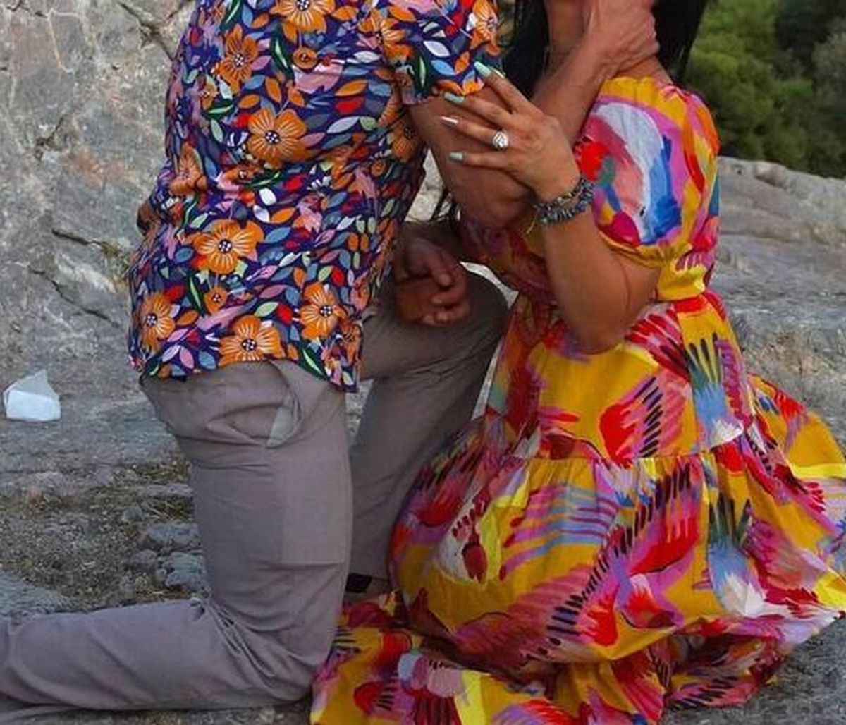 Αρραβωνιάστηκαν σε στενό οικογενειακό κύκλο στην Κεφαλονιά (Photos)