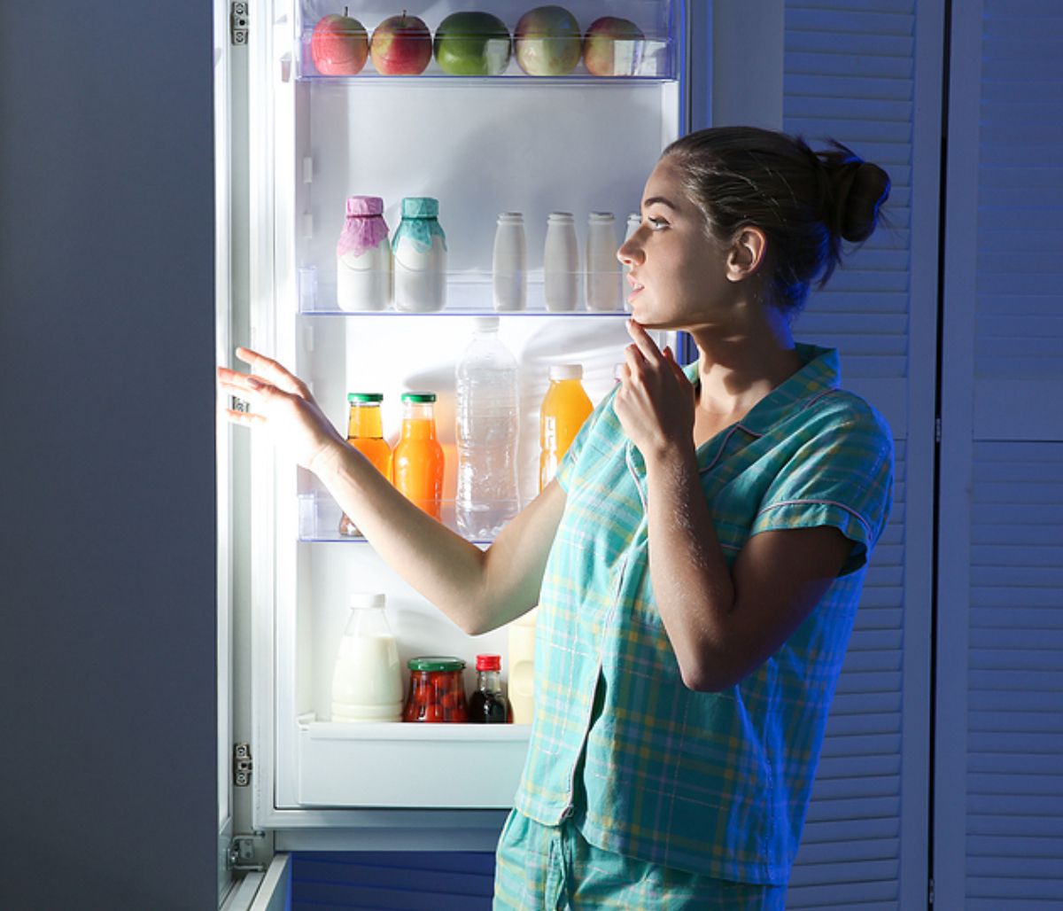 Σύνδρομο νυχτερινής υπερφαγίας: Όσα πρέπει να γνωρίζετε (video)