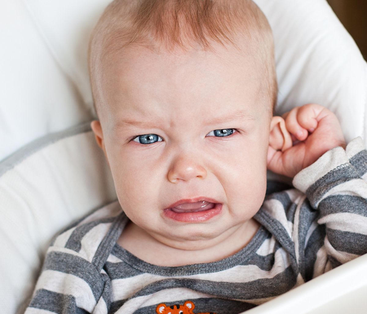 Πόνος στο αυτί του μωρού: Πού οφείλεται και πώς αντιμετωπίζεται