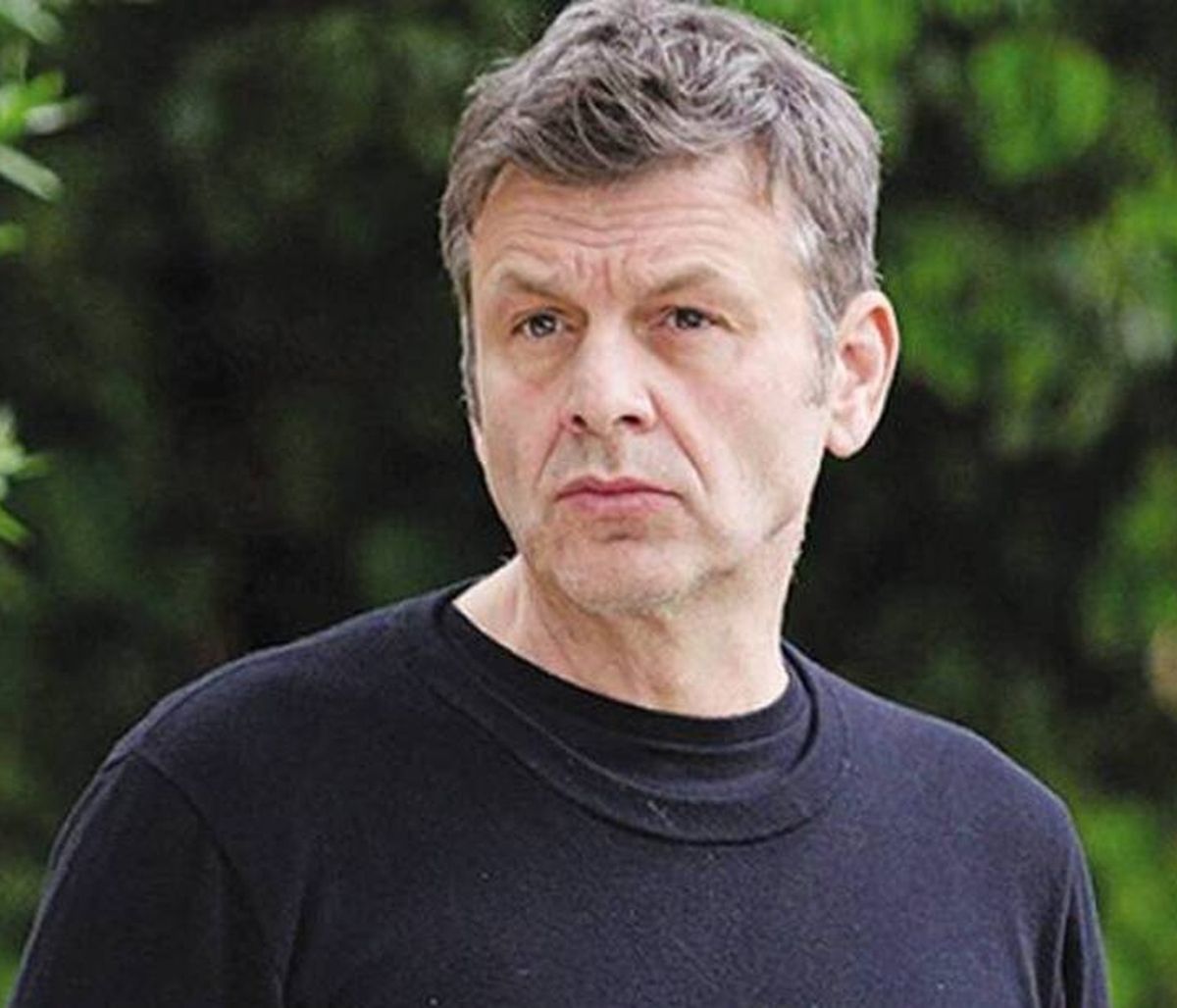 Απόστολος Γκλέτσος: Δείτε την κούκλα κόρη του με μπικίνι να τρώει το κολατσιό της στην παραλία!