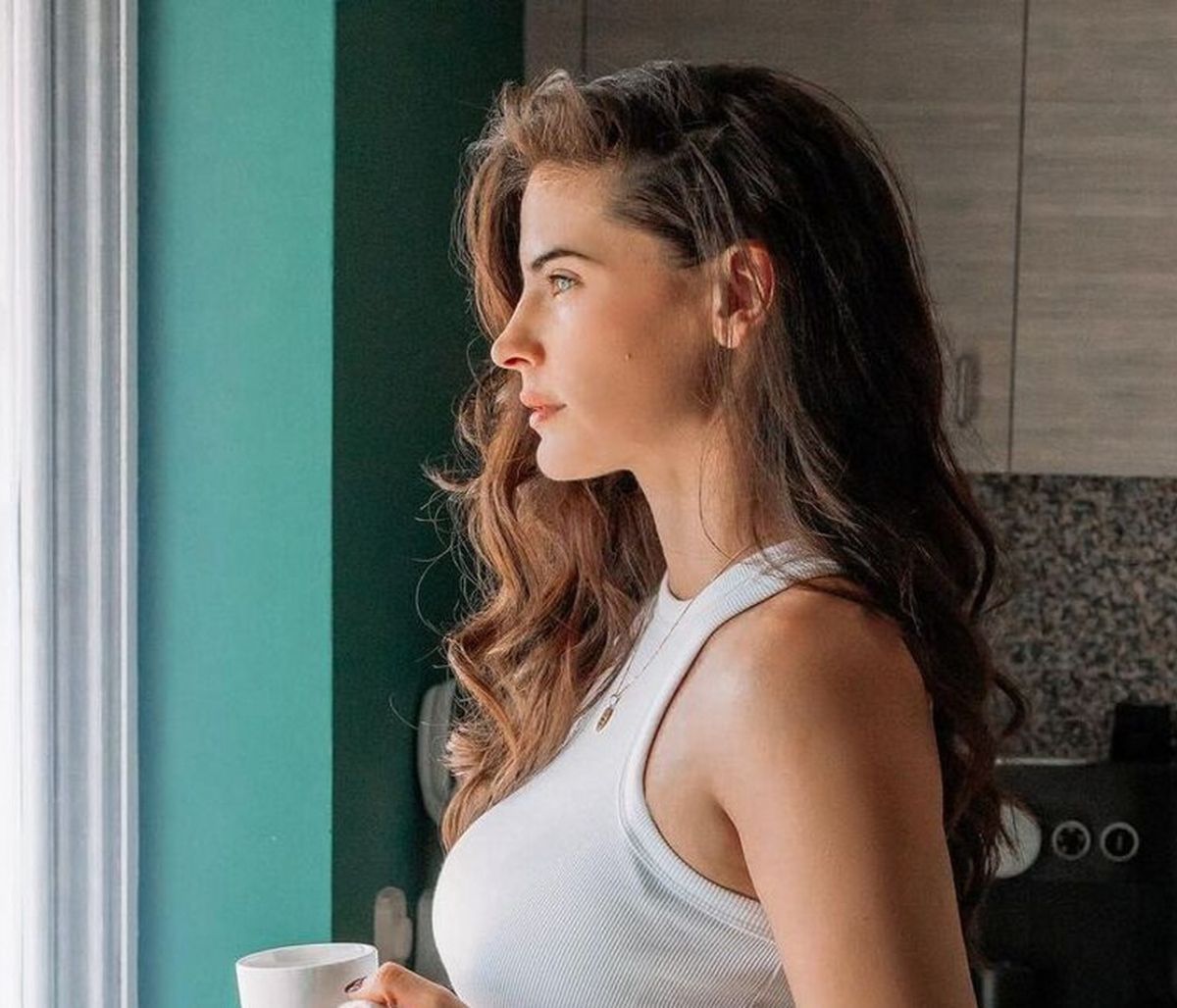 Μπόμπα: Βόλτα με τις δίδυμες! Η νέα της εικόνα μετά την απώλεια των κιλών - Η εμφάνιση με κολάν