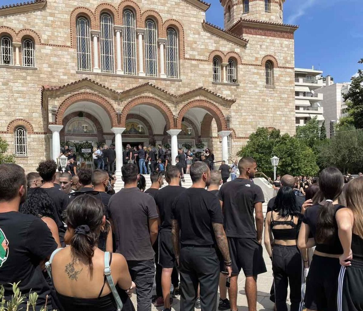 Κηδεία Mad Clip: Πλήθος κόσμου στο τελευταίο «αντίο» - Αποκλειστικές φωτογραφίες