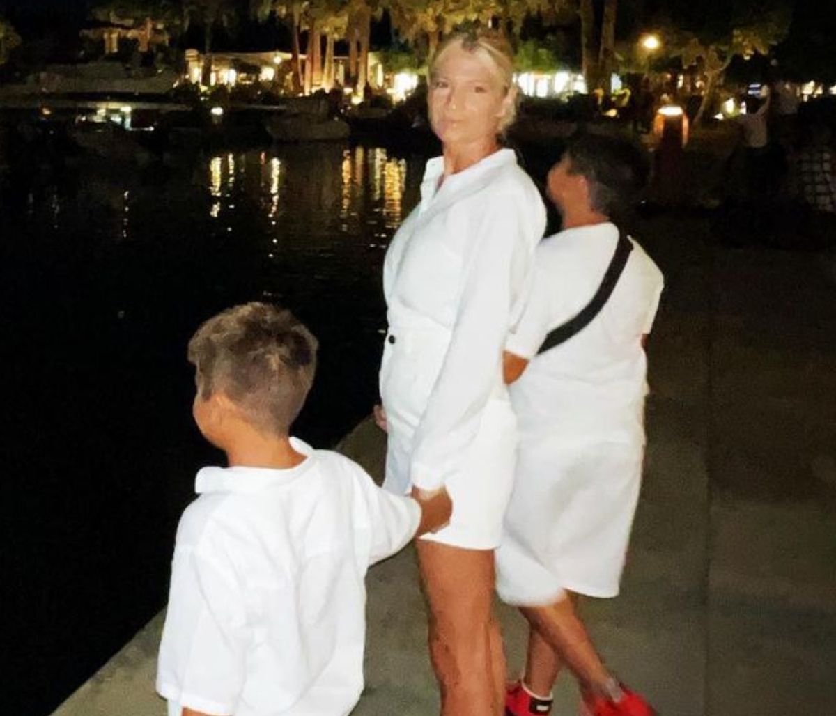 Φαίη Σκορδά: Χαμός στο σπίτι από τα παιχνίδια των γιων της