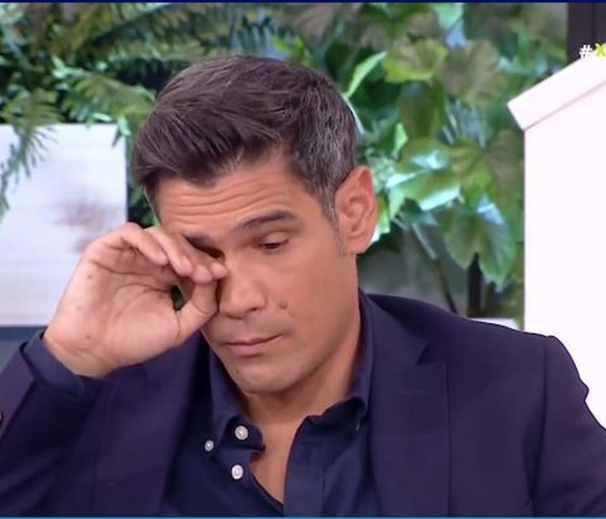 Δημήτρης Ουγγαρέζος: «Λύγισε» on air: «Δεν έχω άλλον, είμαι ολομόναχος»