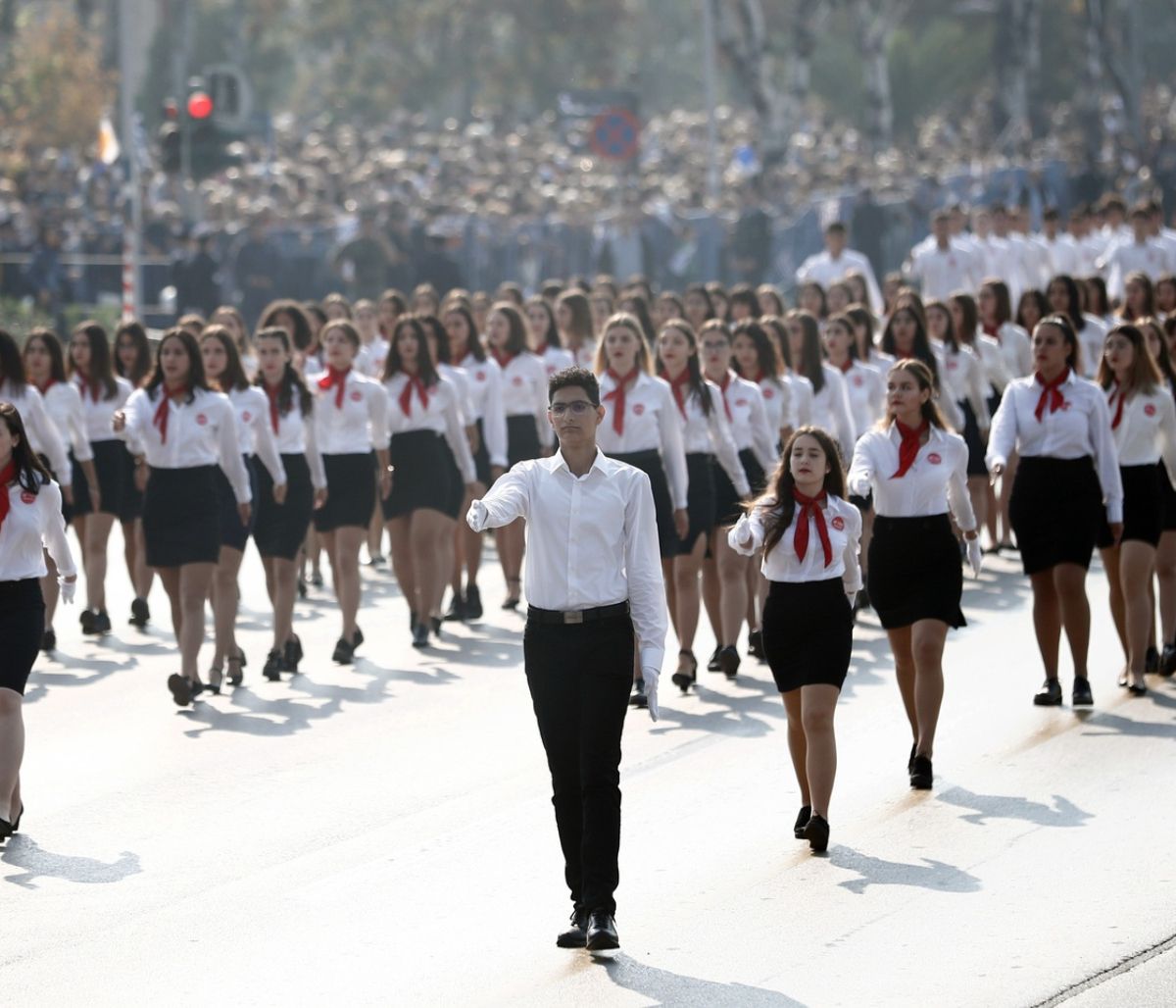Παρέλαση 28ης Οκτωβρίου: Θα γίνει κανονικά λέει ο Βορίδης – Κυρίαρχο μέτρο η σύσταση για μάσκα