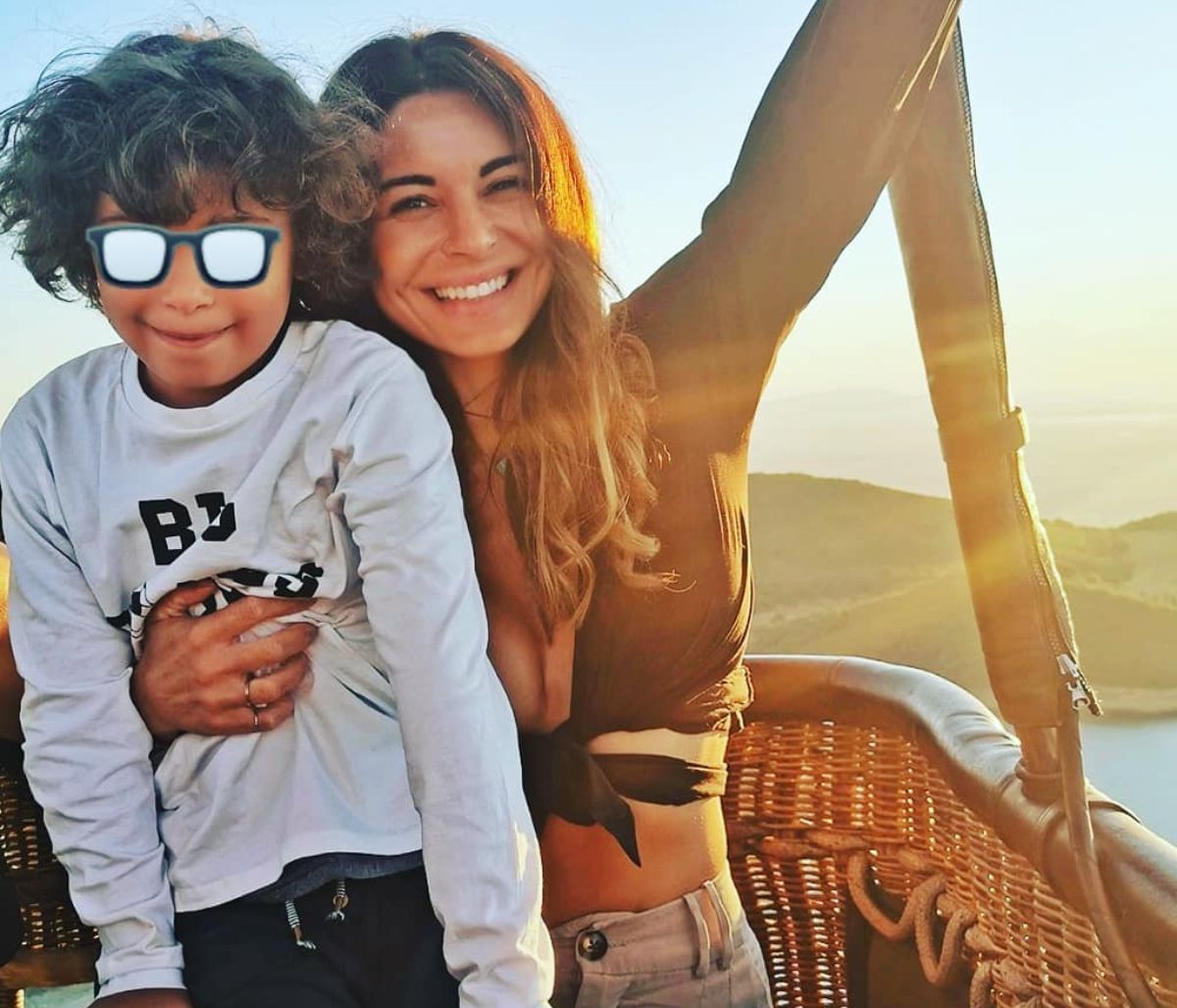 Η Ειρήνη Κολιδά σκάλισε κολοκύθα παρέα με τον γιο της - Δείτε φώτο