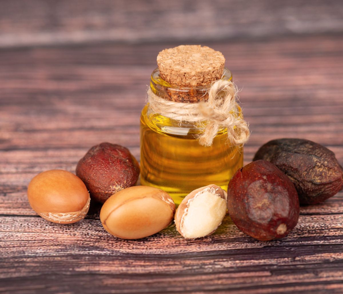 Έλαιο αργκάν: Τα μοναδικά οφέλη του για τα μαλλιά, το δέρμα, τα νύχια (εικόνες)